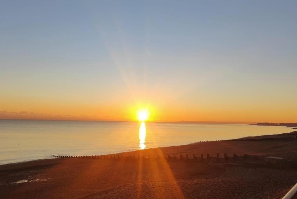 Stunning Seafront Flat,St Leonards Apartment Екстериор снимка